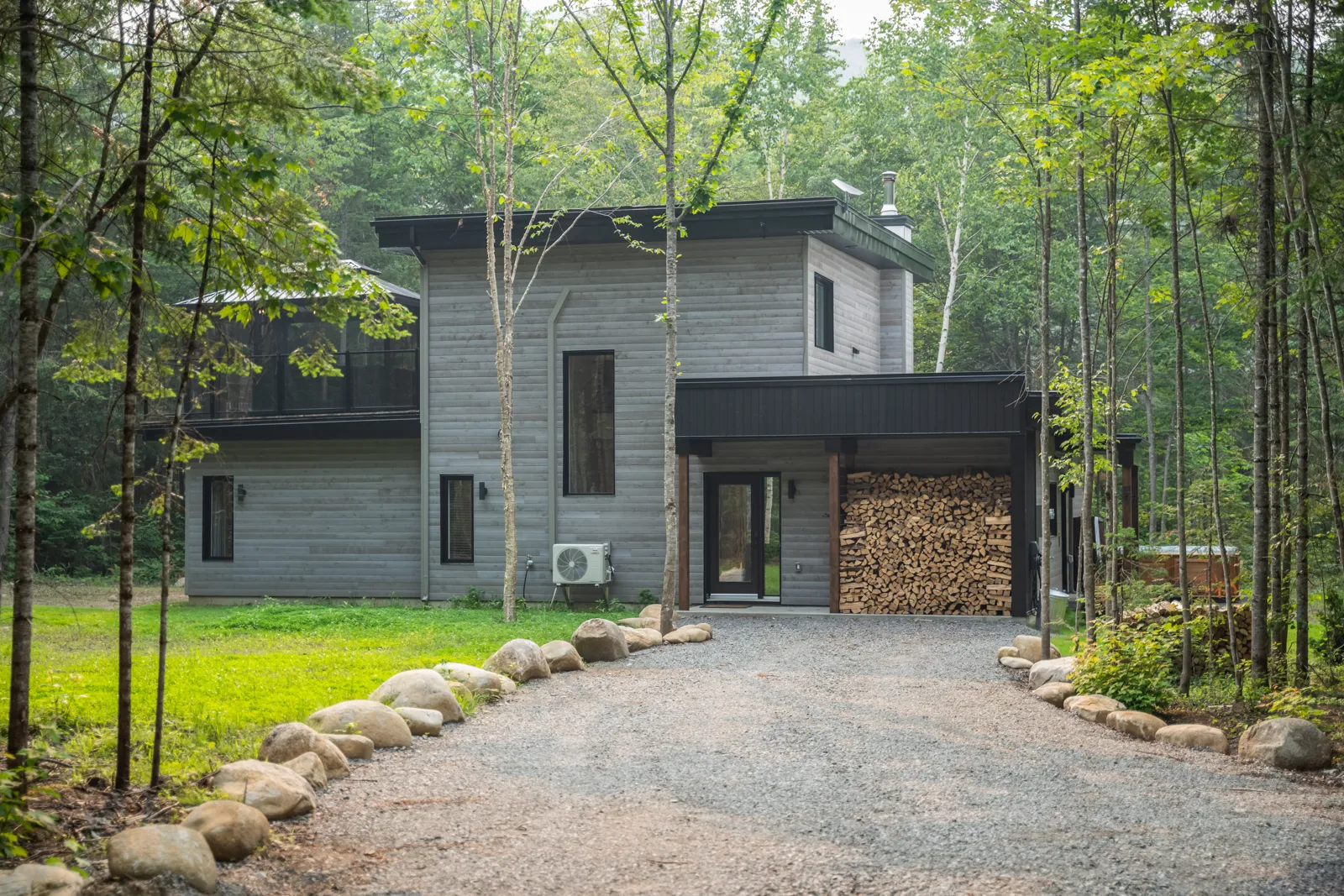 Détail des finitions bois de l'enveloppe extérieure