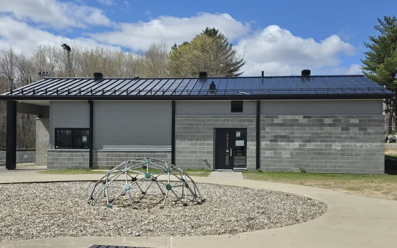 Agrandissement en cours d'un bâtiment commercial à Sainte-Julienne