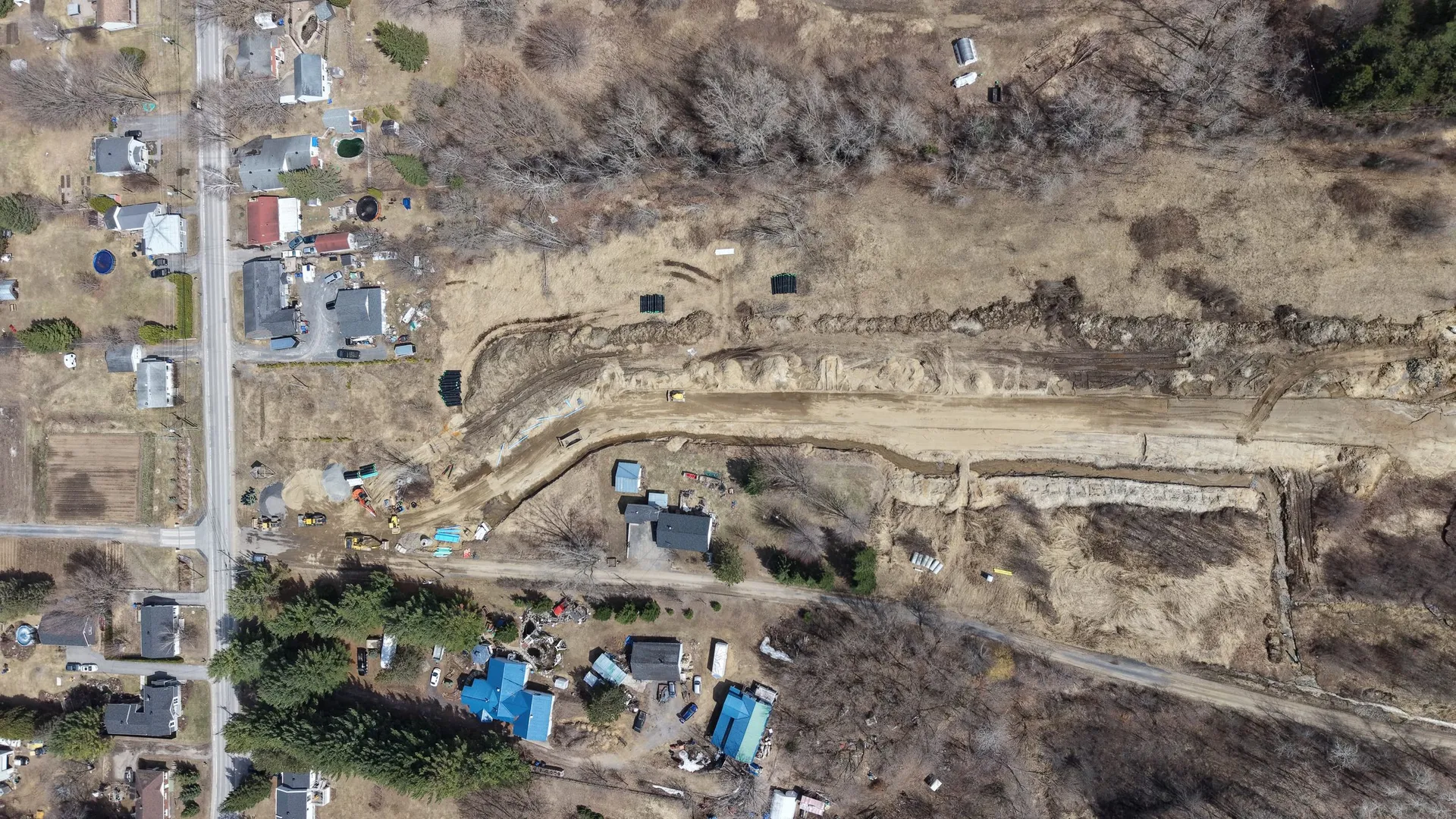 Vue aérienne du chantier de viabilisation de la rue des Dunes, Notre-Dame-des-Prairies