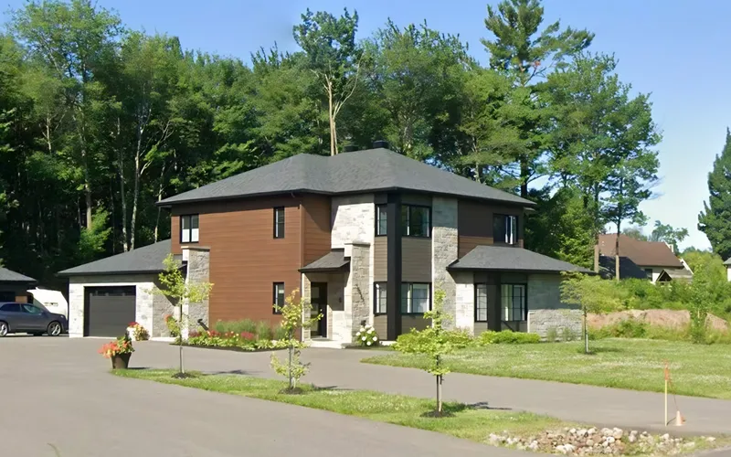 Jumelé contemporain bois brun et pierre claire à Saint-Félix-de-Valois