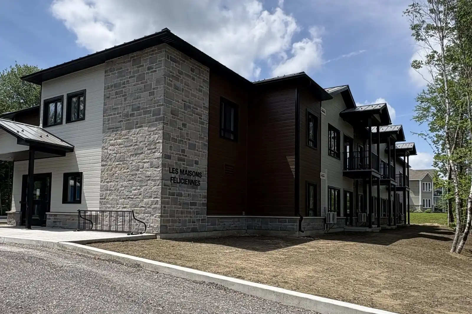 Les Maisons Féliciennes, deux immeubles de 12 logements bâtis par notre équipe à Saint-Félix-de-Valois