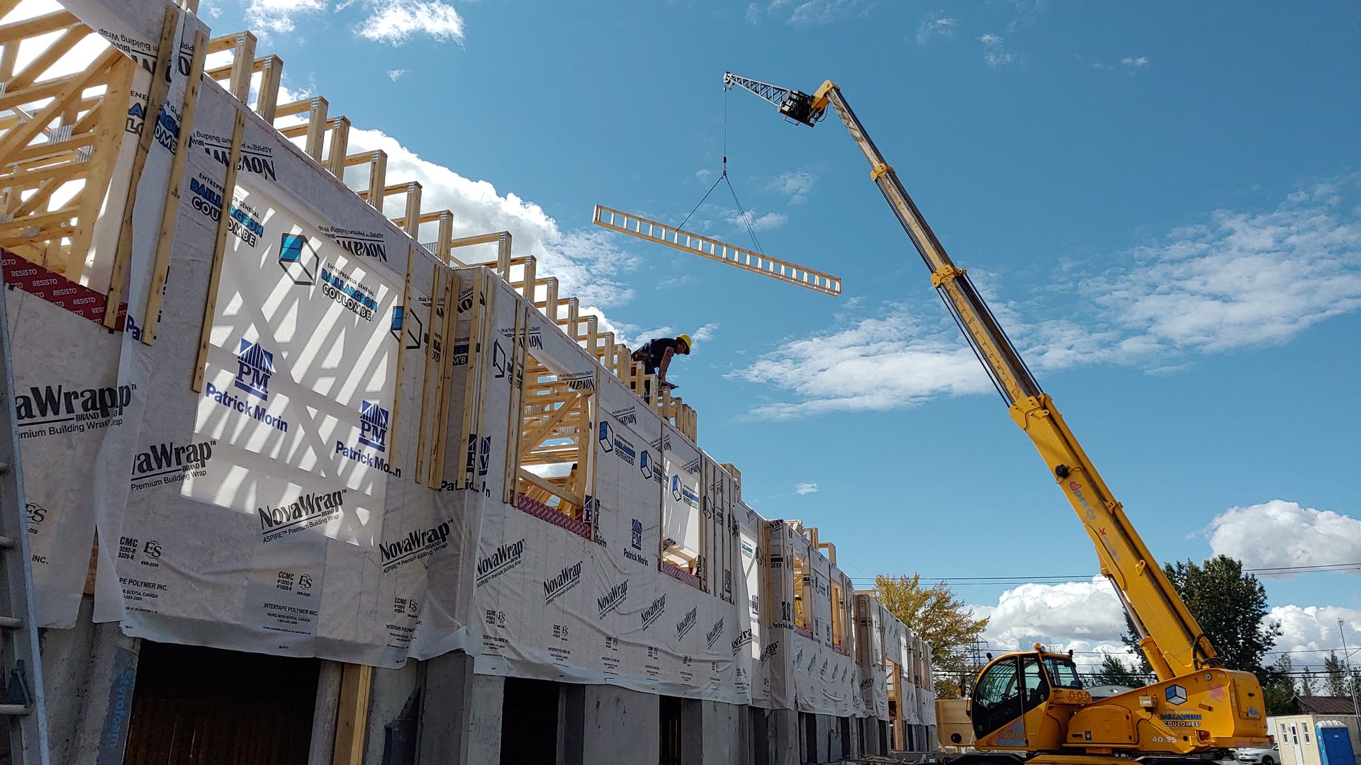 Maison passive moderne avec triple vitrage et enveloppe haute performance