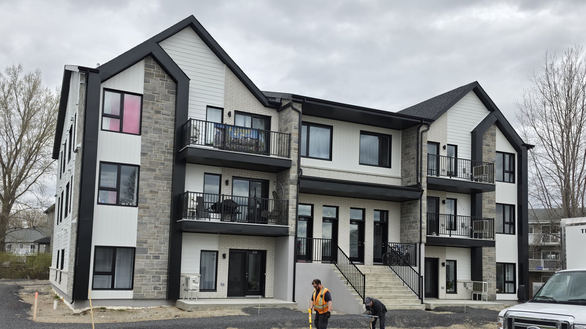 Chantier de construction multi-logements en cours